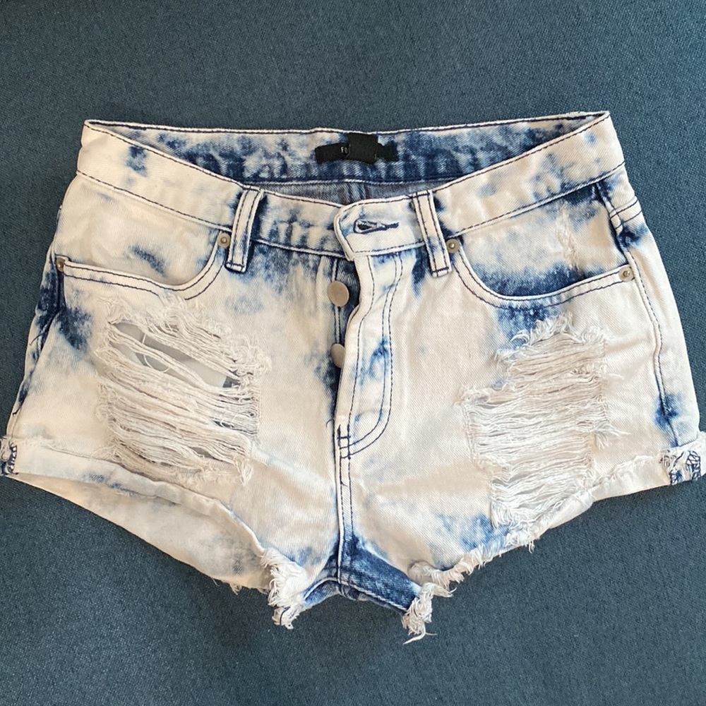 Forever21 Distressed High-waisted Denim Shorts (26)